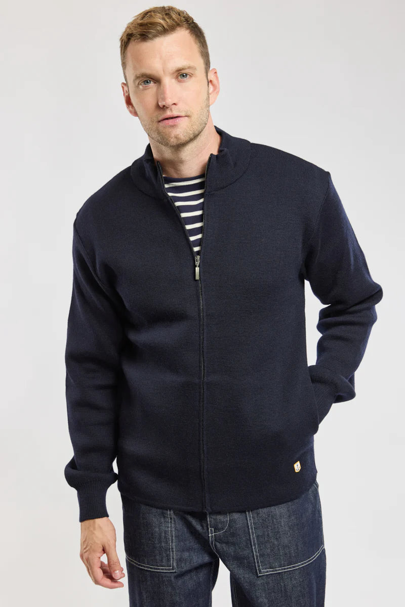Cardigan-Plouescat-couleur-navire